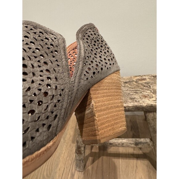 Jeffrey Campbell Taggart Perforated Suede Cutout Booties Taupe Grey 8.5 EUC - Picture 8 of 14